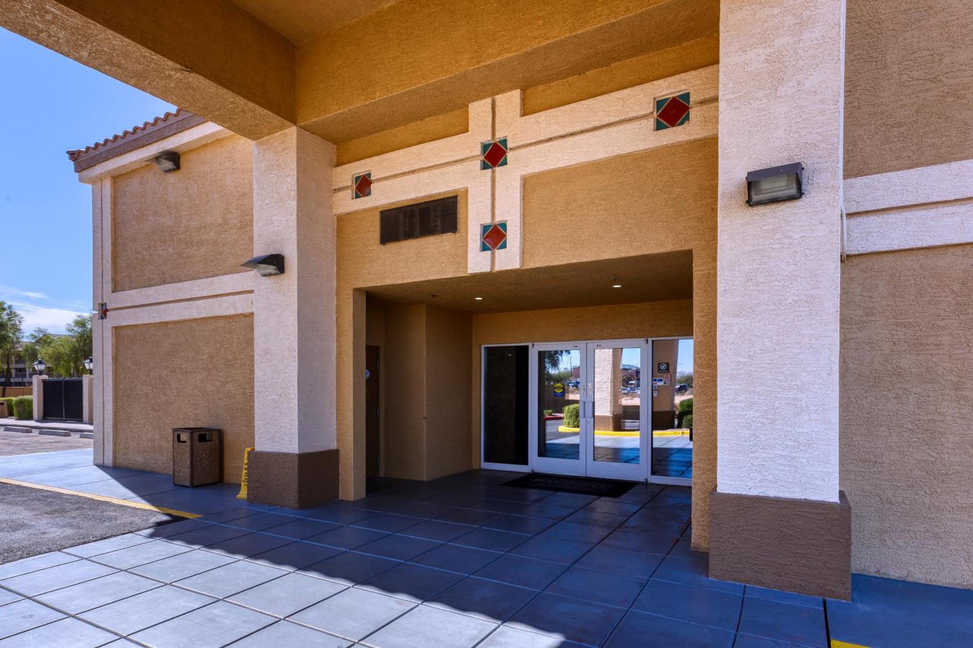 Baymont By Wyndham Casa Grande Hotel Екстериор снимка